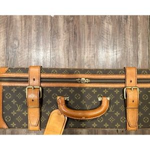 Vintage Louis Vuitton Luggage original print , perfect pattern cuts and stitch